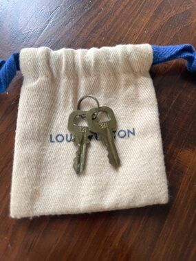 2 Louis Vuitton authentic brass keys for brass lock #321